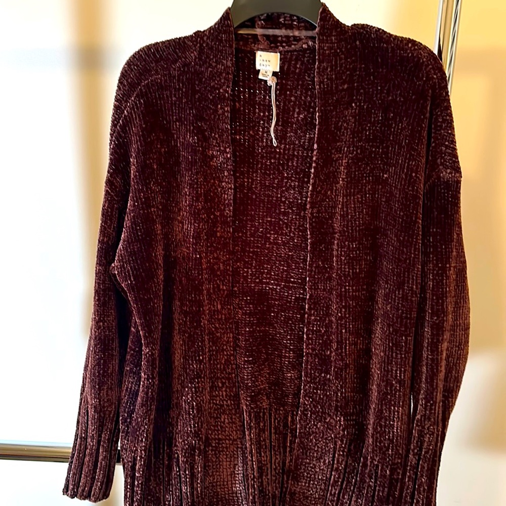 Women’s maroon sweater. Medium. Soft knit. Like new.